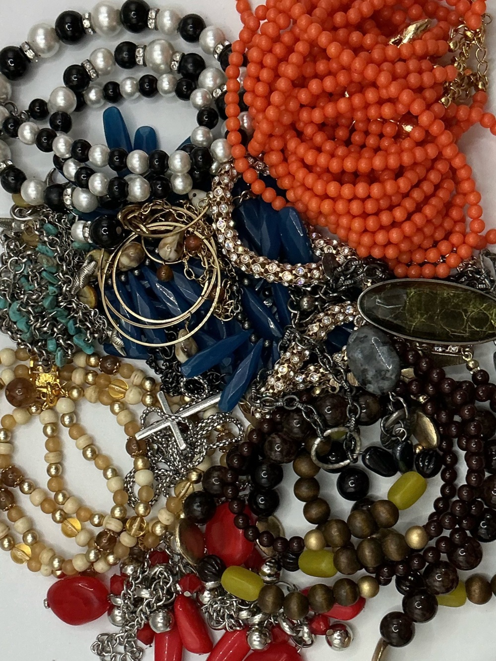 50 PIECE LOT NICE COSTUME JEWELRY WEARABLE, UNTANGLED, CONDITION, NO JUNK! - Picture 10 of 10
